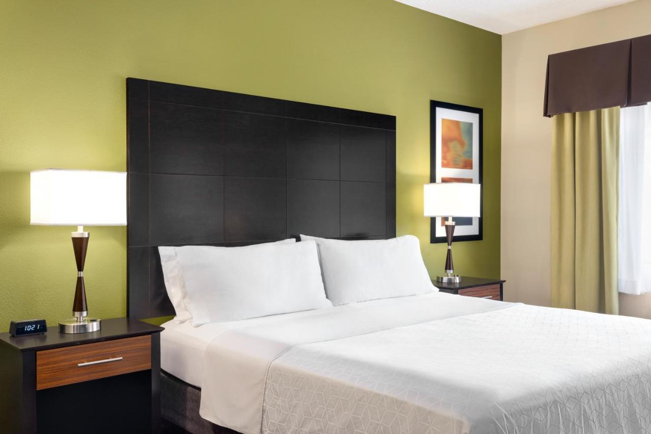 Holiday Inn Express Hotel & Suites Edmond By Ihg Bagian luar foto