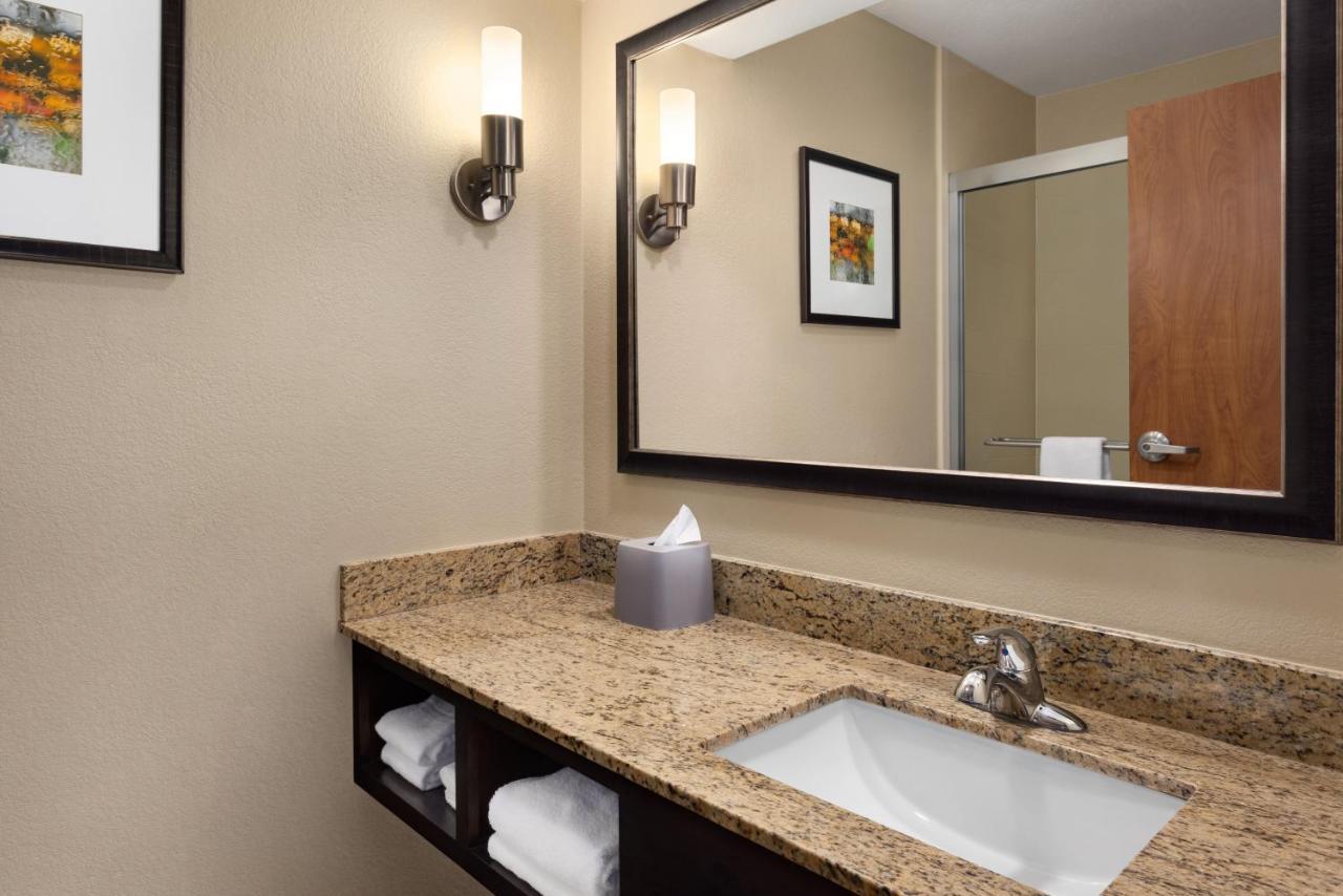 Holiday Inn Express Hotel & Suites Edmond By Ihg Bagian luar foto