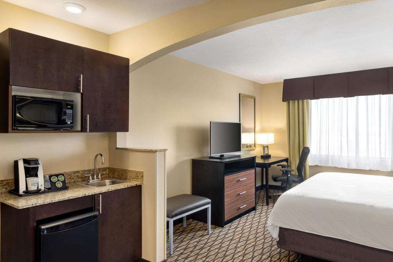 Holiday Inn Express Hotel & Suites Edmond By Ihg Bagian luar foto