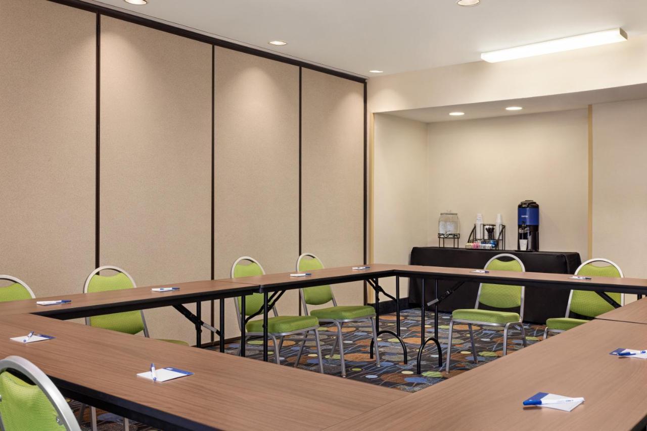 Holiday Inn Express Hotel & Suites Edmond By Ihg Bagian luar foto