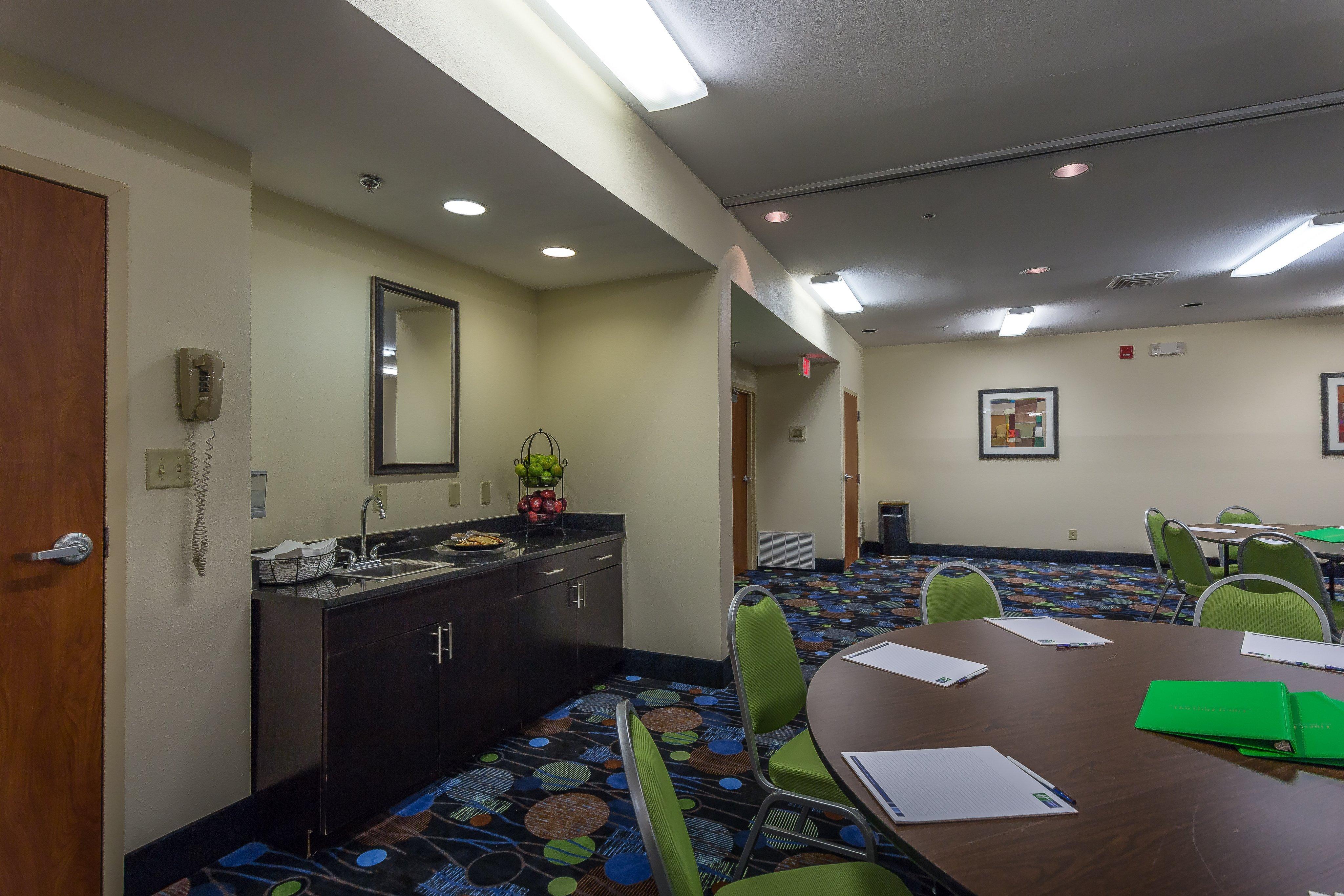 Holiday Inn Express Hotel & Suites Edmond By Ihg Bagian luar foto