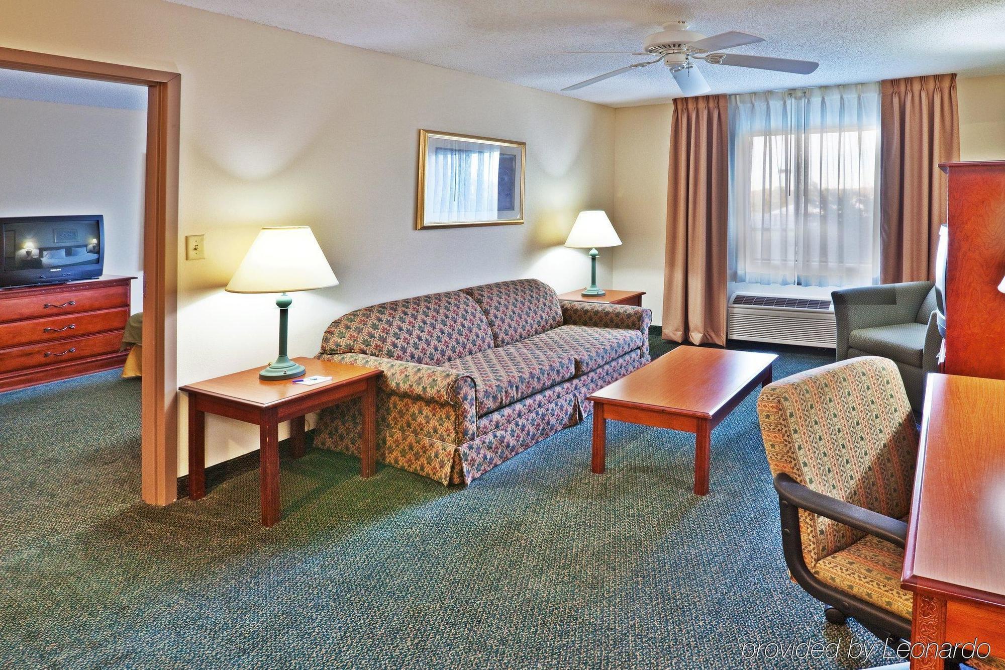 Holiday Inn Express Hotel & Suites Edmond By Ihg Ruang foto